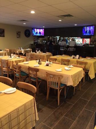 Monty's Italian Restaurant and Pizzaria