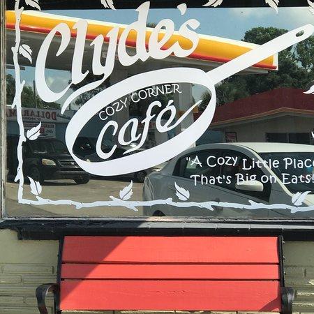 Clyde's Cozy Corner Cafe