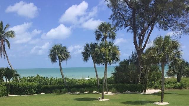 Thistle Lodge Beachfront Restaurant