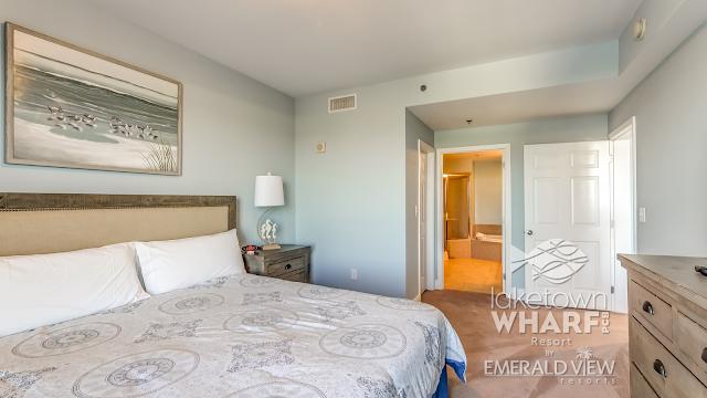 Laketown Wharf Resort by Emerald View Resorts