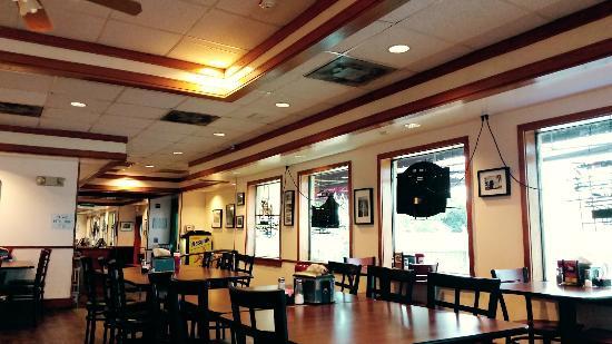 Tom & J's Wings