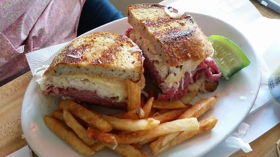 Larry's Lunchbox Delicatessen