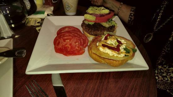 Lakeside Bar & Grill