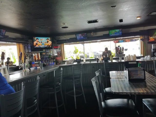 Skinnys Bar and Grill